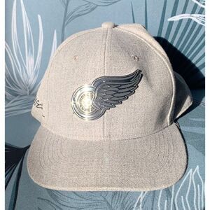 NEW Detroit Red Wings Melonwear Gray Metal Logo TRUCKER BASEBALL HAT CAP